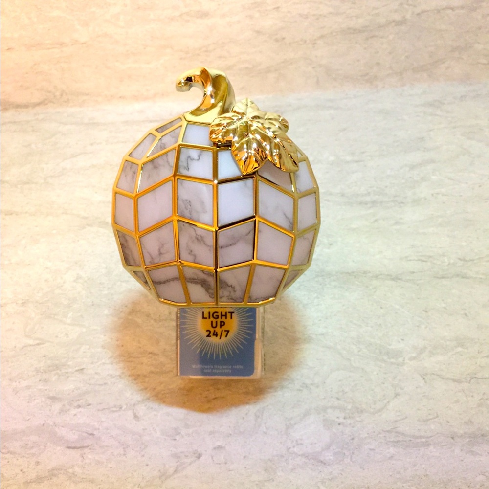 Bath and Body Works oil plug in. Special Edition.
